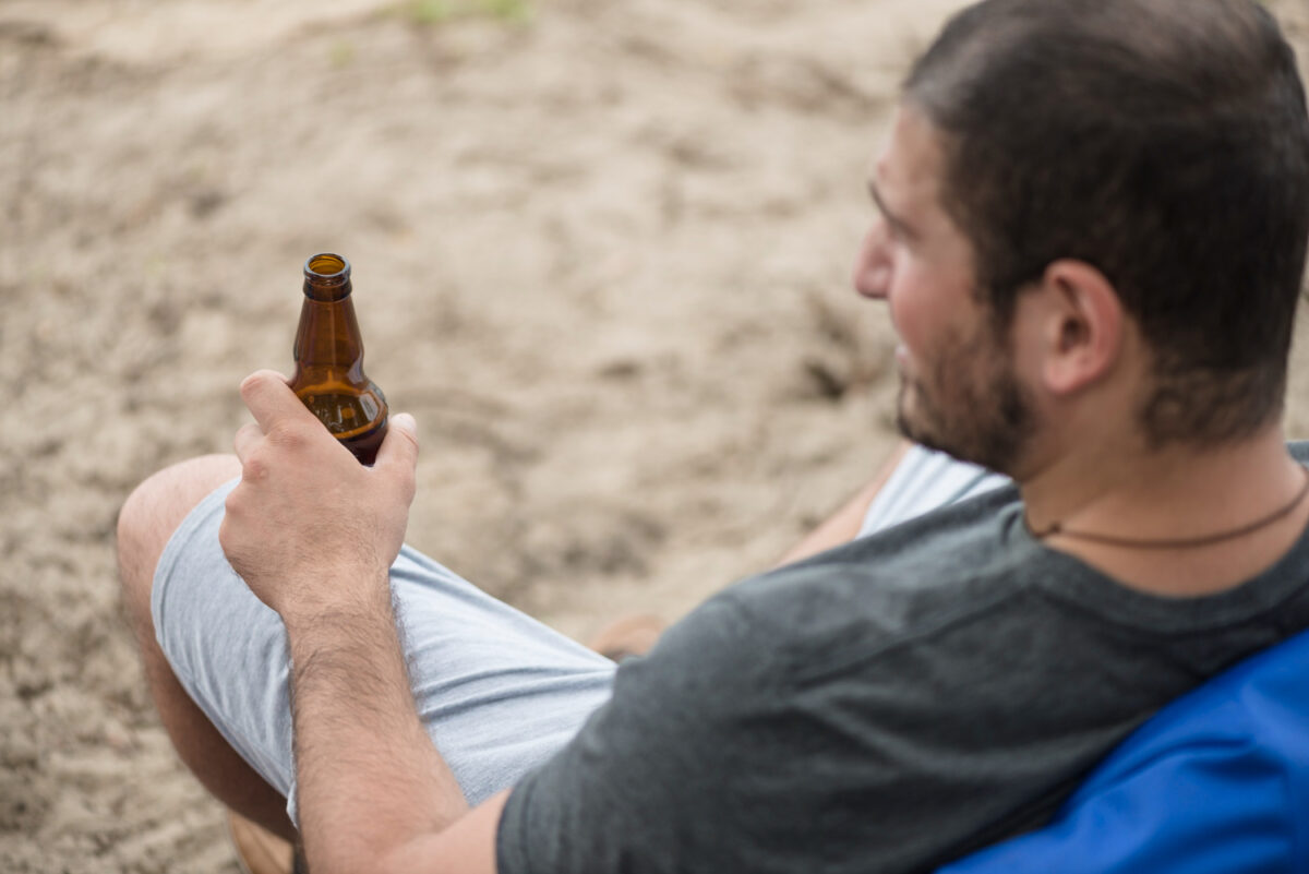 Terapia y apoyo profesional para superar una adicción y mantener hábitos saludables durante las vacaciones.